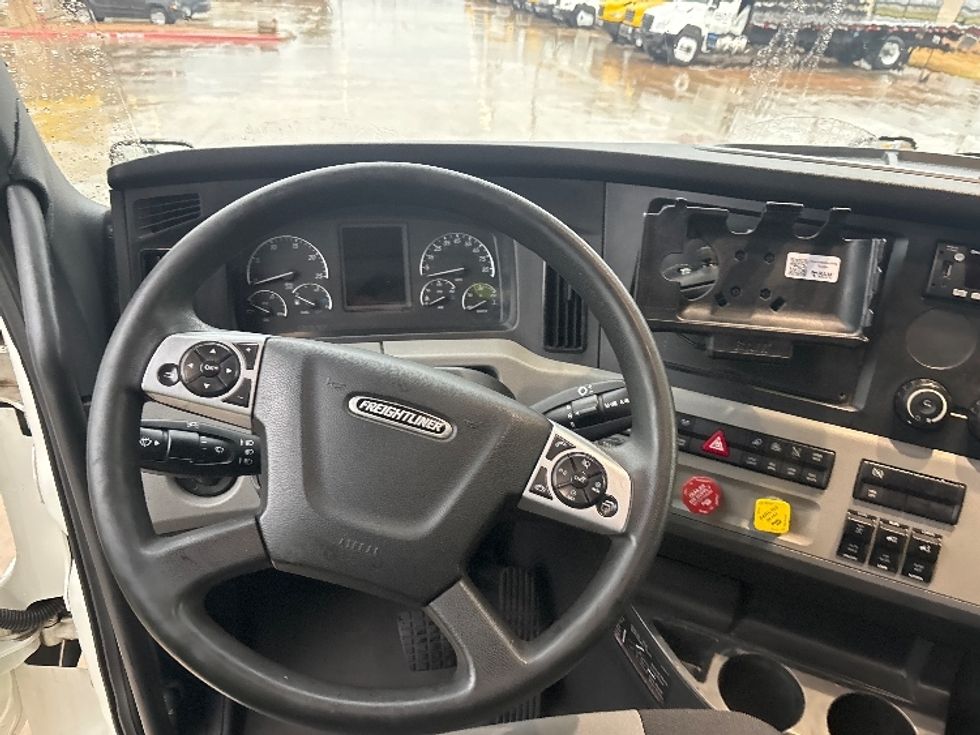 Sleeper Tractor-Heavy Duty Tractors-Freightliner-2022-T12664ST-Arlington-TX-350,792\n\t\tmiles-$ 87,000 - Image 11