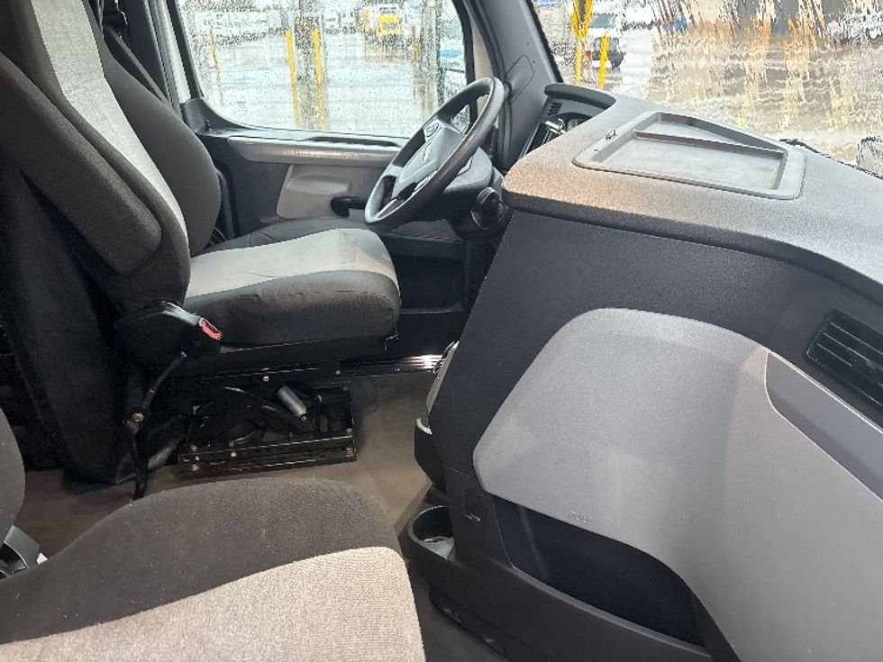 Sleeper Tractor-Heavy Duty Tractors-Freightliner-2022-T12664ST-Arlington-TX-350,792\n\t\tmiles-$ 87,000 - Image 15