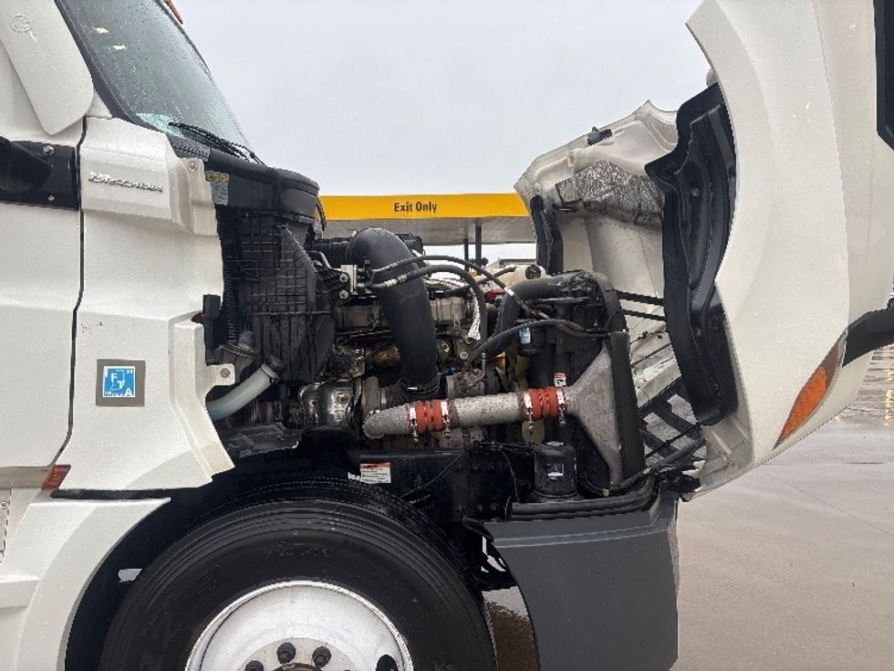 Sleeper Tractor-Heavy Duty Tractors-Freightliner-2022-T12664ST-Arlington-TX-350,792\n\t\tmiles-$ 87,000 - Image 20