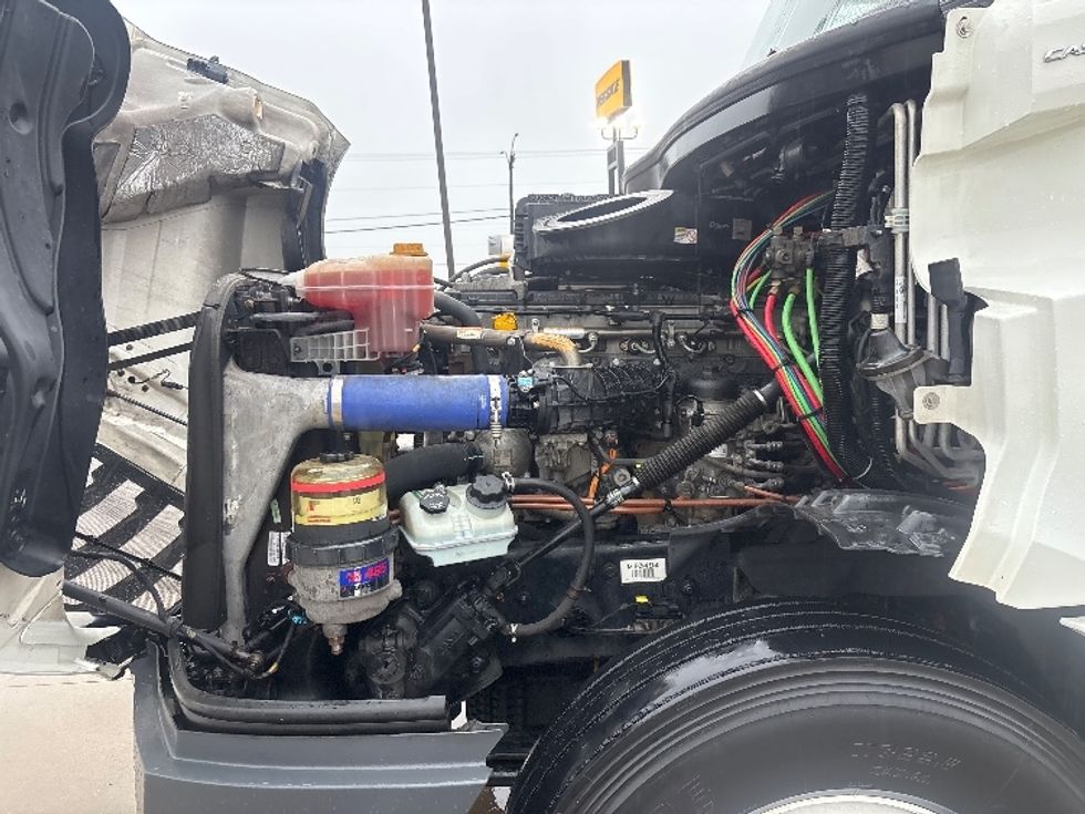 Sleeper Tractor-Heavy Duty Tractors-Freightliner-2022-T12664ST-Arlington-TX-350,792\n\t\tmiles-$ 87,000 - Image 21