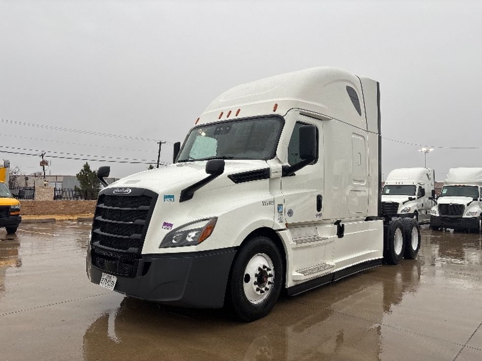 Sleeper Tractor-Heavy Duty Tractors-Freightliner-2022-T12664ST-Arlington-TX-350,792\n\t\tmiles-$ 87,000 - Image 3