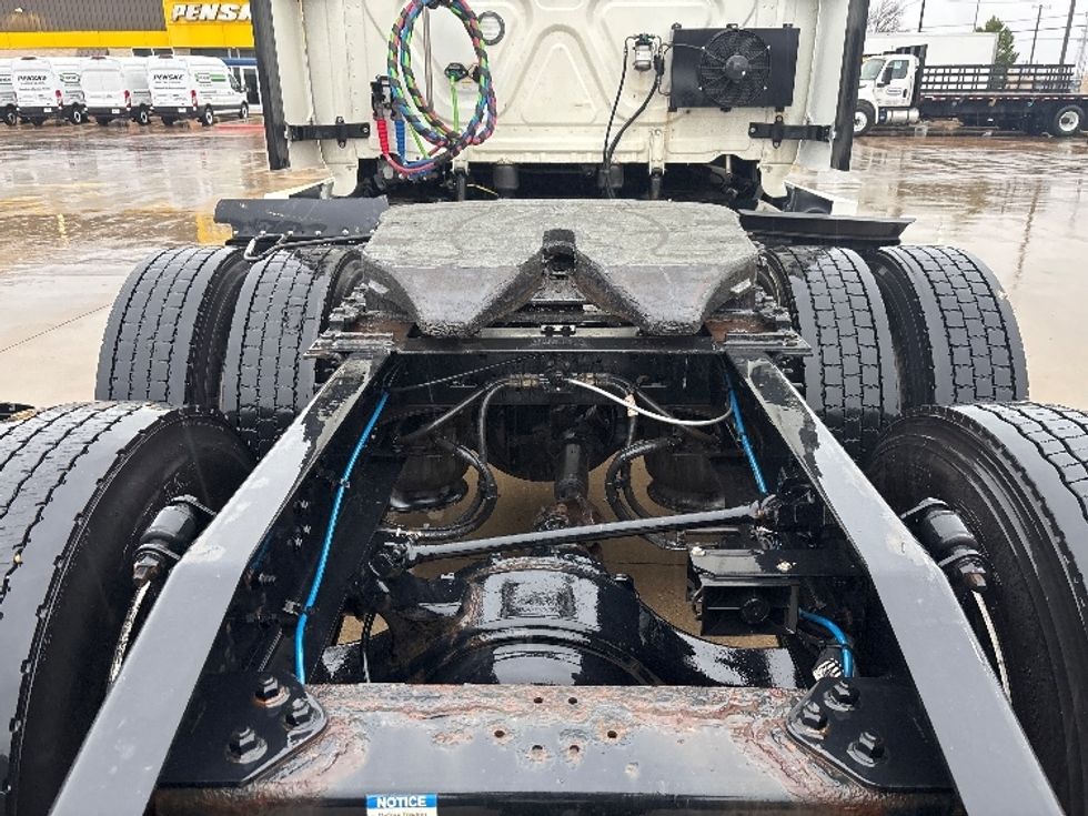 Sleeper Tractor-Heavy Duty Tractors-Freightliner-2022-T12664ST-Arlington-TX-350,792\n\t\tmiles-$ 87,000 - Image 6