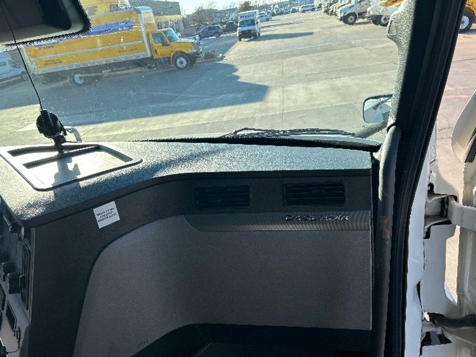 Sleeper Tractor-Heavy Duty Tractors-Freightliner-2022-T12664ST-Arlington-TX-386,831\n\t\tmiles-$ 83,750 - Image 14