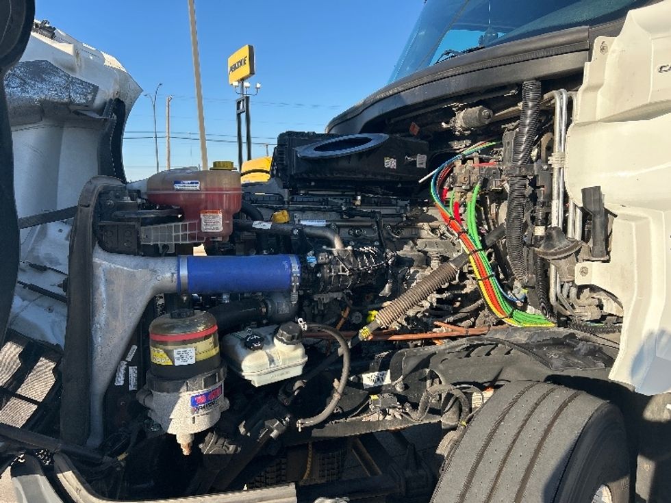 Sleeper Tractor-Heavy Duty Tractors-Freightliner-2022-T12664ST-Arlington-TX-386,831\n\t\tmiles-$ 83,750 - Image 21