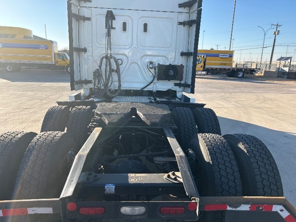 Sleeper Tractor-Heavy Duty Tractors-Freightliner-2022-T12664ST-Arlington-TX-386,831\n\t\tmiles-$ 83,750 - Image 6