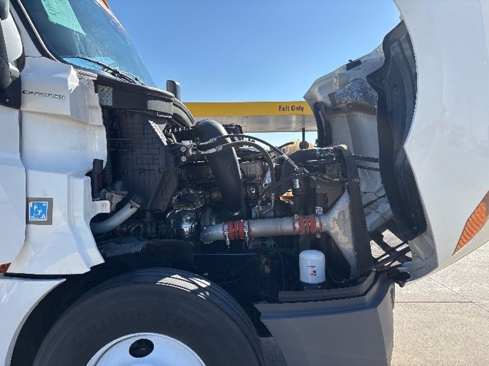 Sleeper Tractor-Heavy Duty Tractors-Freightliner-2022-T12664ST-Arlington-TX-394,296\n\t\tmiles-$ 83,000 - Image 20