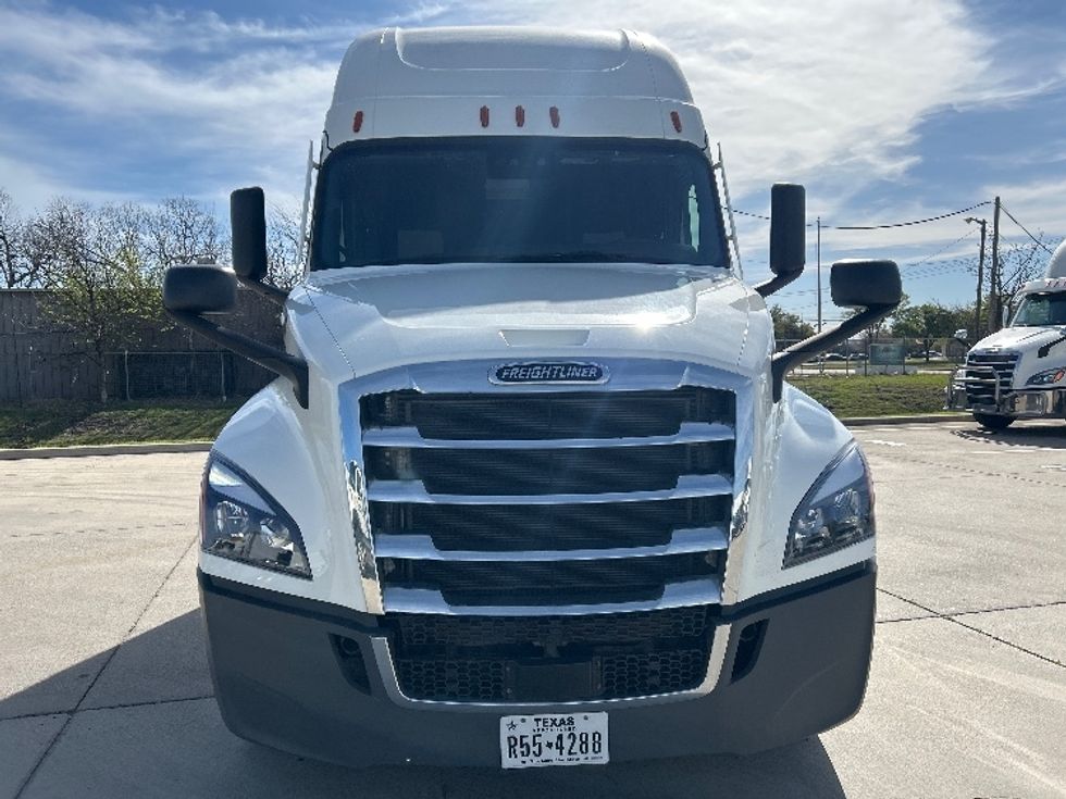 Sleeper Tractor-Heavy Duty Tractors-Freightliner-2022-T12664ST-Arlington-TX-397,346\n\t\tmiles-$ 82,750 - Image 2