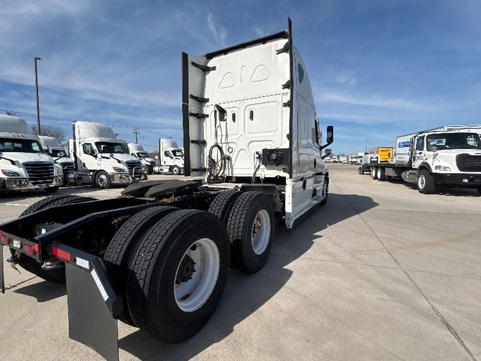 Sleeper Tractor-Heavy Duty Tractors-Freightliner-2022-T12664ST-Arlington-TX-397,346\n\t\tmiles-$ 82,750 - Image 7