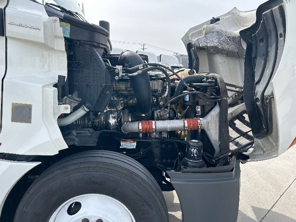 Sleeper Tractor-Heavy Duty Tractors-Freightliner-2022-T12664ST-Arlington-TX-403,079\n\t\tmiles-$ 82,000 - Image 20