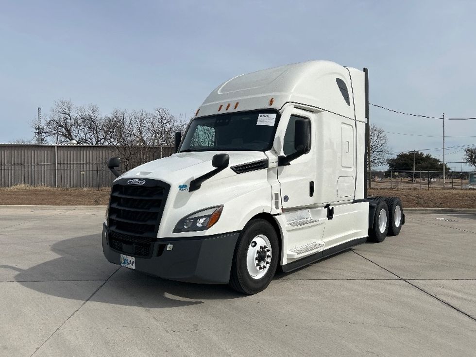 Sleeper Tractor-Heavy Duty Tractors-Freightliner-2022-T12664ST-Arlington-TX-403,079\n\t\tmiles-$ 82,000 - Image 3