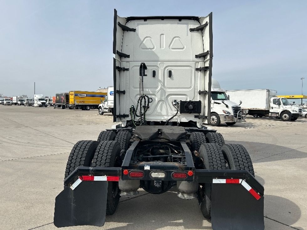 Sleeper Tractor-Heavy Duty Tractors-Freightliner-2022-T12664ST-Arlington-TX-403,079\n\t\tmiles-$ 82,000 - Image 6