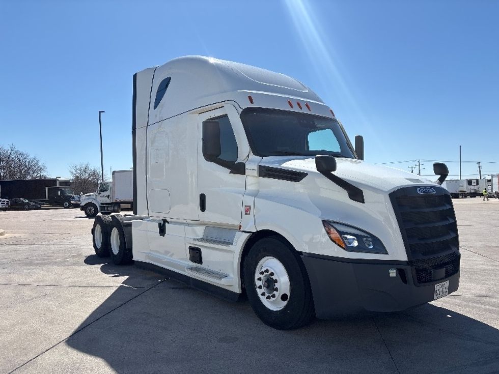 Sleeper Tractor-Heavy Duty Tractors-Freightliner-2022-T12664ST-Arlington-TX-427,766\n\t\tmiles-$ 79,750 - Image 1