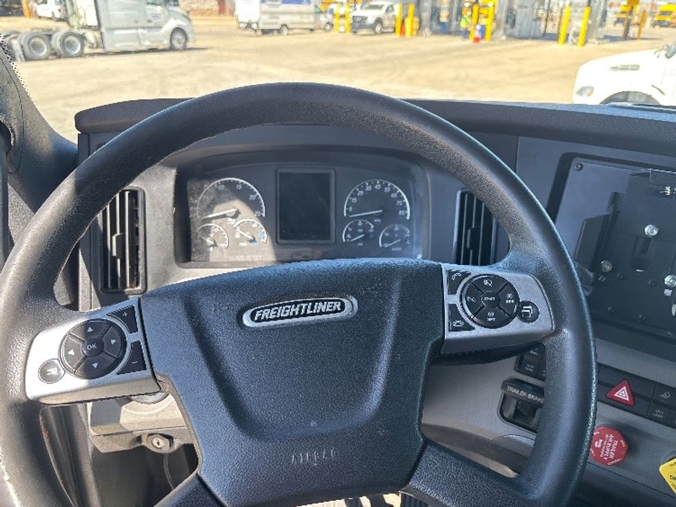 Sleeper Tractor-Heavy Duty Tractors-Freightliner-2022-T12664ST-Arlington-TX-427,766\n\t\tmiles-$ 79,750 - Image 11