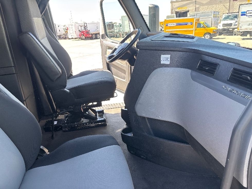 Sleeper Tractor-Heavy Duty Tractors-Freightliner-2022-T12664ST-Arlington-TX-427,766\n\t\tmiles-$ 79,750 - Image 15