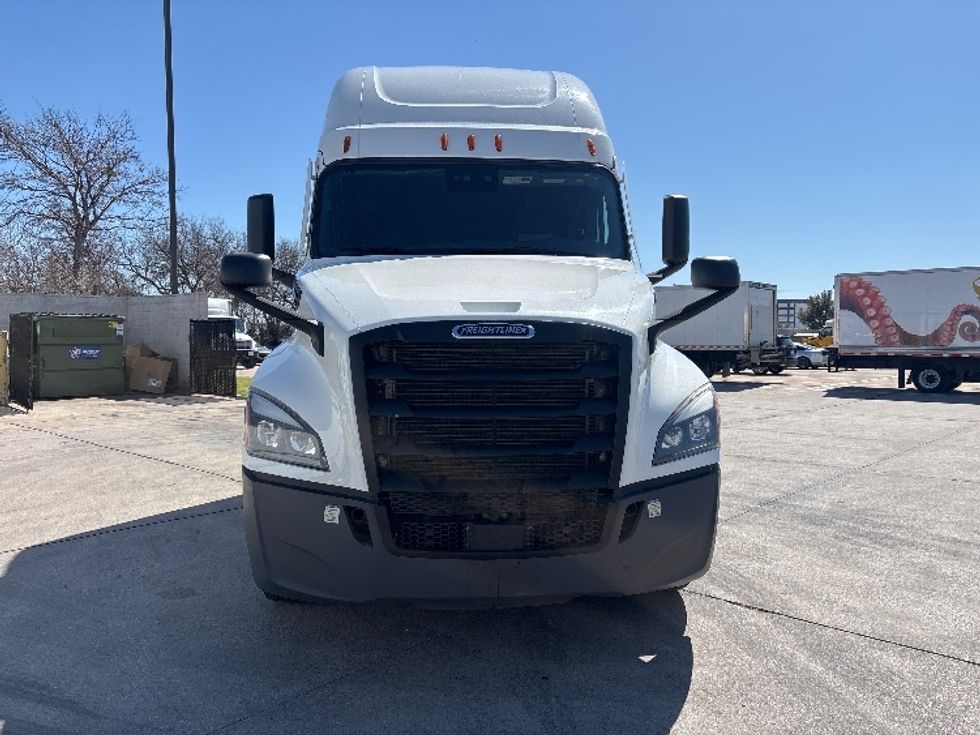 Sleeper Tractor-Heavy Duty Tractors-Freightliner-2022-T12664ST-Arlington-TX-427,766\n\t\tmiles-$ 79,750 - Image 2