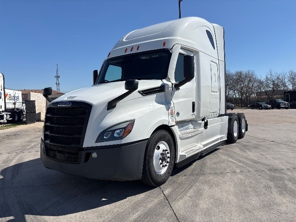 Sleeper Tractor-Heavy Duty Tractors-Freightliner-2022-T12664ST-Arlington-TX-427,766\n\t\tmiles-$ 79,750 - Image 3