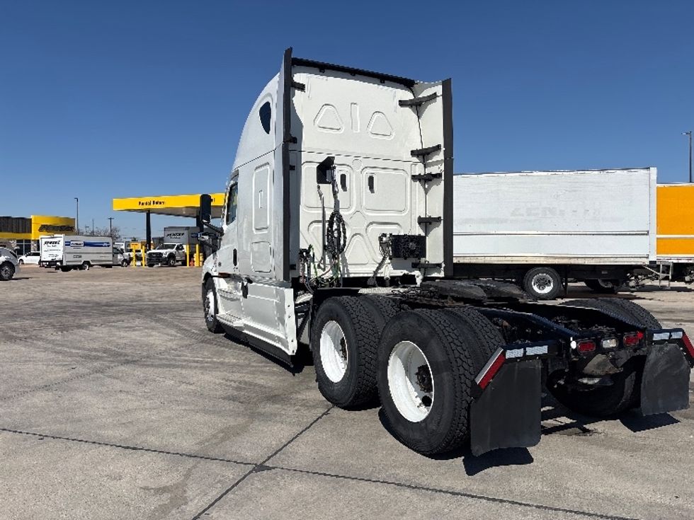 Sleeper Tractor-Heavy Duty Tractors-Freightliner-2022-T12664ST-Arlington-TX-427,766\n\t\tmiles-$ 79,750 - Image 5