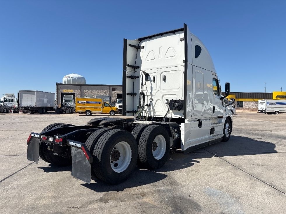 Sleeper Tractor-Heavy Duty Tractors-Freightliner-2022-T12664ST-Arlington-TX-427,766\n\t\tmiles-$ 79,750 - Image 7