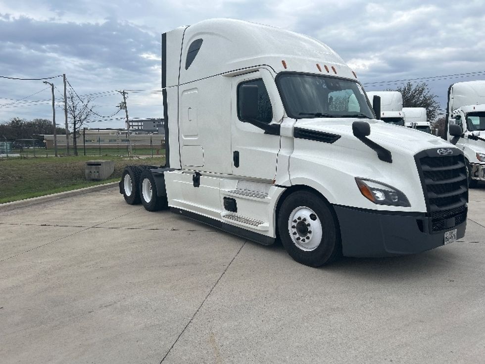 Sleeper Tractor-Heavy Duty Tractors-Freightliner-2022-T12664ST-Arlington-TX-433,777\n\t\tmiles-$ 79,250 - Image 1