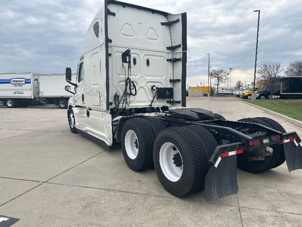 Sleeper Tractor-Heavy Duty Tractors-Freightliner-2022-T12664ST-Arlington-TX-433,777\n\t\tmiles-$ 79,250 - Image 5