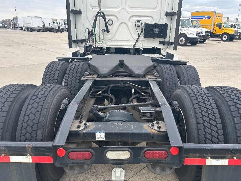 Sleeper Tractor-Heavy Duty Tractors-Freightliner-2022-T12664ST-Arlington-TX-433,777\n\t\tmiles-$ 79,250 - Image 6