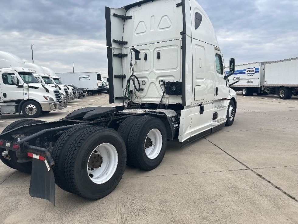 Sleeper Tractor-Heavy Duty Tractors-Freightliner-2022-T12664ST-Arlington-TX-433,777\n\t\tmiles-$ 79,250 - Image 7