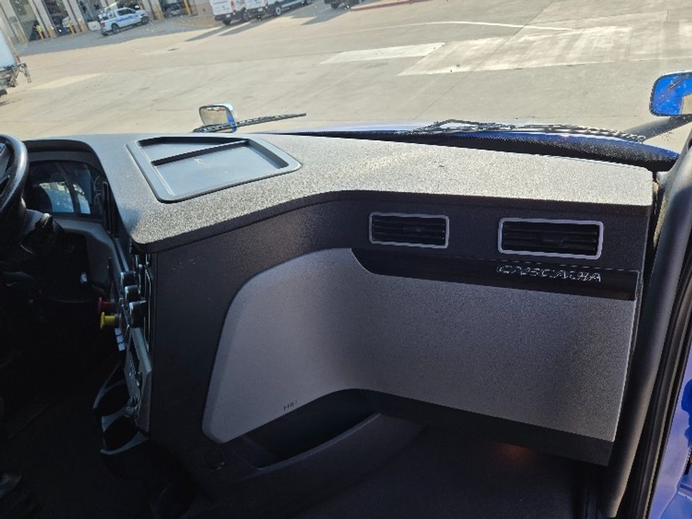 Sleeper Tractor-Heavy Duty Tractors-Freightliner-2022-T12664ST-Arlington-TX-435,084\n\t\tmiles-$ 84,000 - Image 14