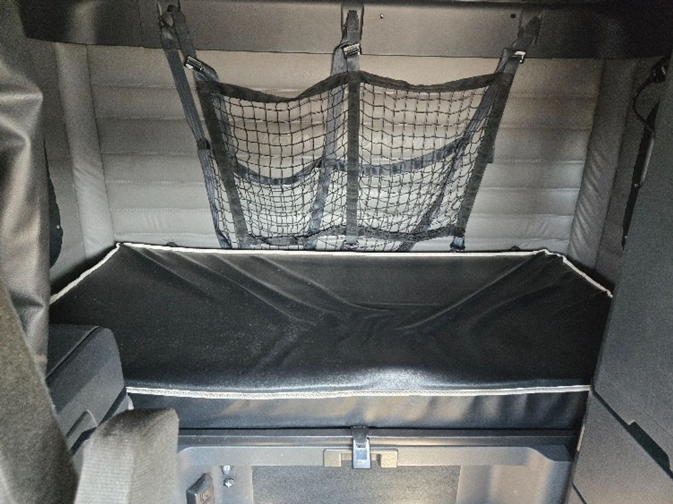 Sleeper Tractor-Heavy Duty Tractors-Freightliner-2022-T12664ST-Arlington-TX-435,084\n\t\tmiles-$ 84,000 - Image 16