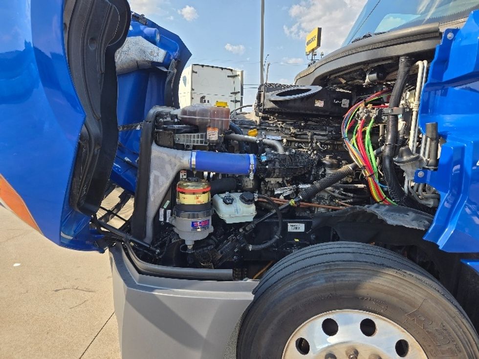 Sleeper Tractor-Heavy Duty Tractors-Freightliner-2022-T12664ST-Arlington-TX-435,084\n\t\tmiles-$ 84,000 - Image 21