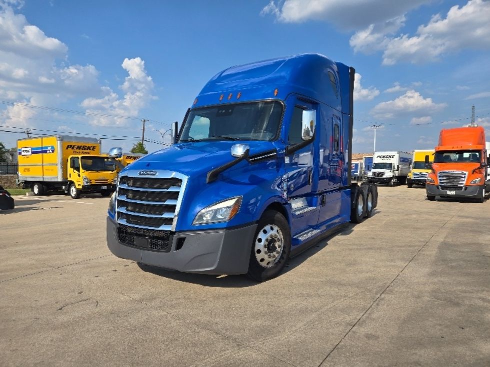 Sleeper Tractor-Heavy Duty Tractors-Freightliner-2022-T12664ST-Arlington-TX-435,084\n\t\tmiles-$ 84,000 - Image 3