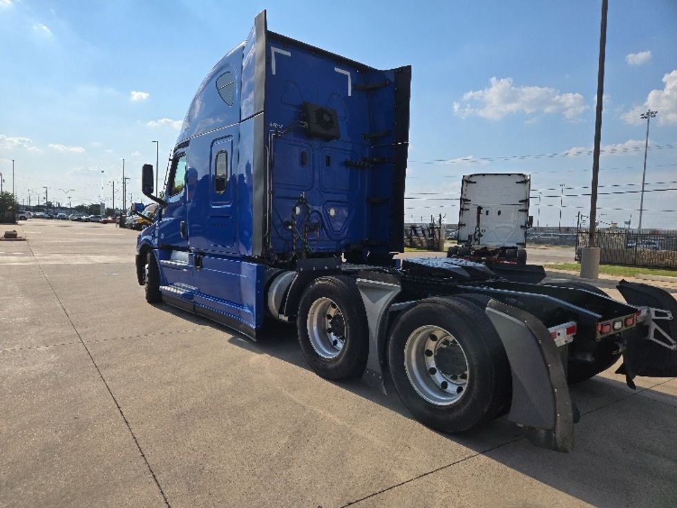 Sleeper Tractor-Heavy Duty Tractors-Freightliner-2022-T12664ST-Arlington-TX-435,084\n\t\tmiles-$ 84,000 - Image 5