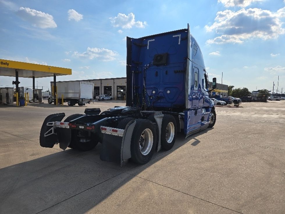 Sleeper Tractor-Heavy Duty Tractors-Freightliner-2022-T12664ST-Arlington-TX-435,084\n\t\tmiles-$ 84,000 - Image 7