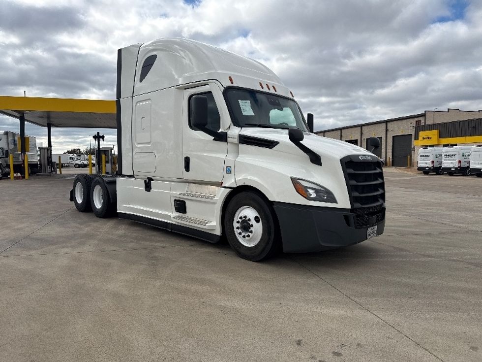 Sleeper Tractor-Heavy Duty Tractors-Freightliner-2022-T12664ST-Arlington-TX-444,239\n\t\tmiles-$ 78,250 - Image 1