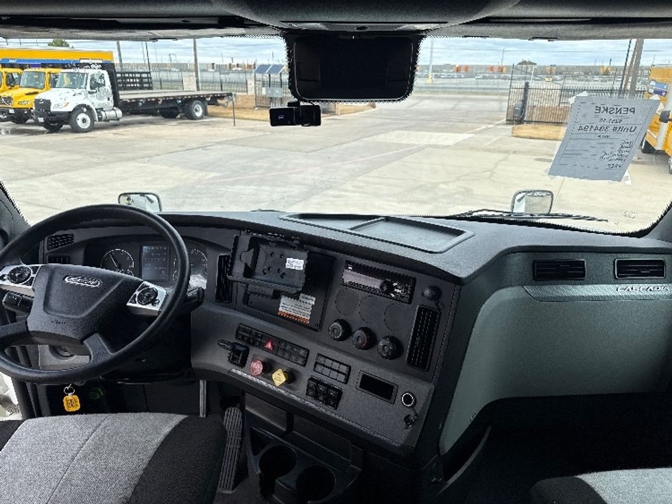 Sleeper Tractor-Heavy Duty Tractors-Freightliner-2022-T12664ST-Arlington-TX-444,239\n\t\tmiles-$ 78,250 - Image 12