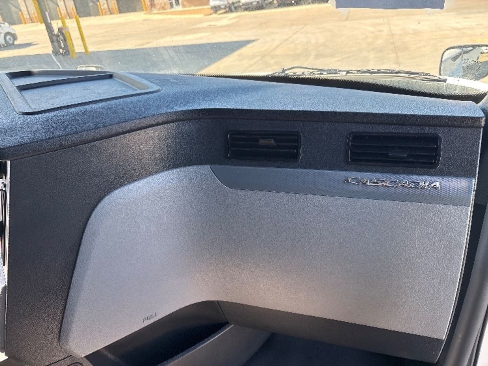 Sleeper Tractor-Heavy Duty Tractors-Freightliner-2022-T12664ST-Arlington-TX-444,239\n\t\tmiles-$ 78,250 - Image 14