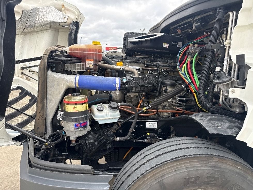 Sleeper Tractor-Heavy Duty Tractors-Freightliner-2022-T12664ST-Arlington-TX-444,239\n\t\tmiles-$ 78,250 - Image 21