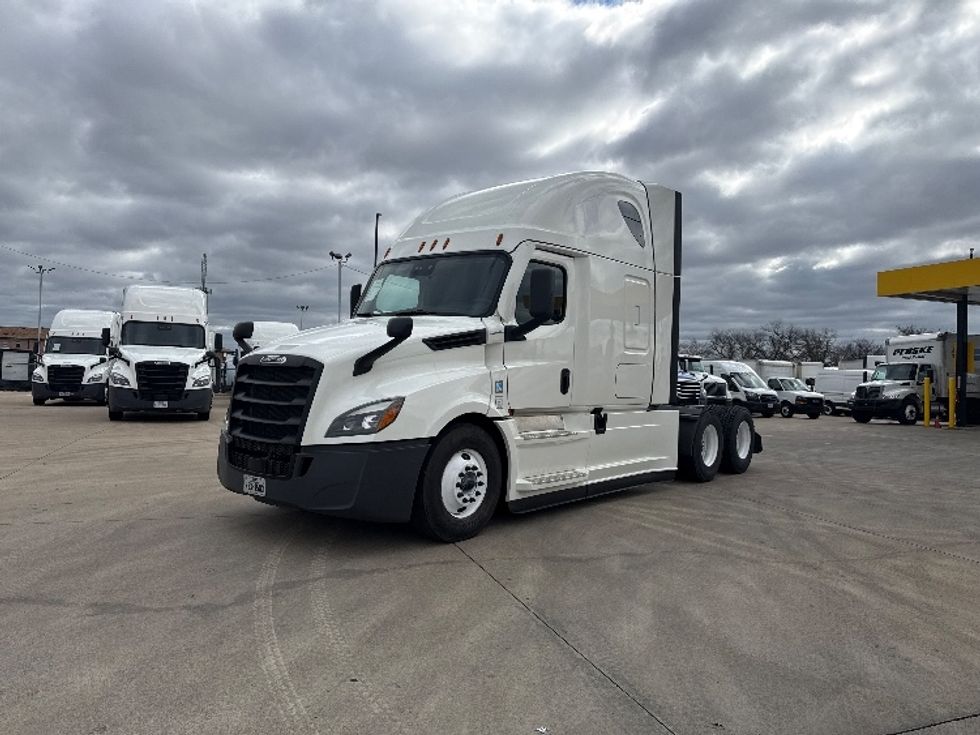 Sleeper Tractor-Heavy Duty Tractors-Freightliner-2022-T12664ST-Arlington-TX-444,239\n\t\tmiles-$ 78,250 - Image 3