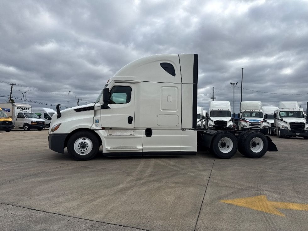 Sleeper Tractor-Heavy Duty Tractors-Freightliner-2022-T12664ST-Arlington-TX-444,239\n\t\tmiles-$ 78,250 - Image 4