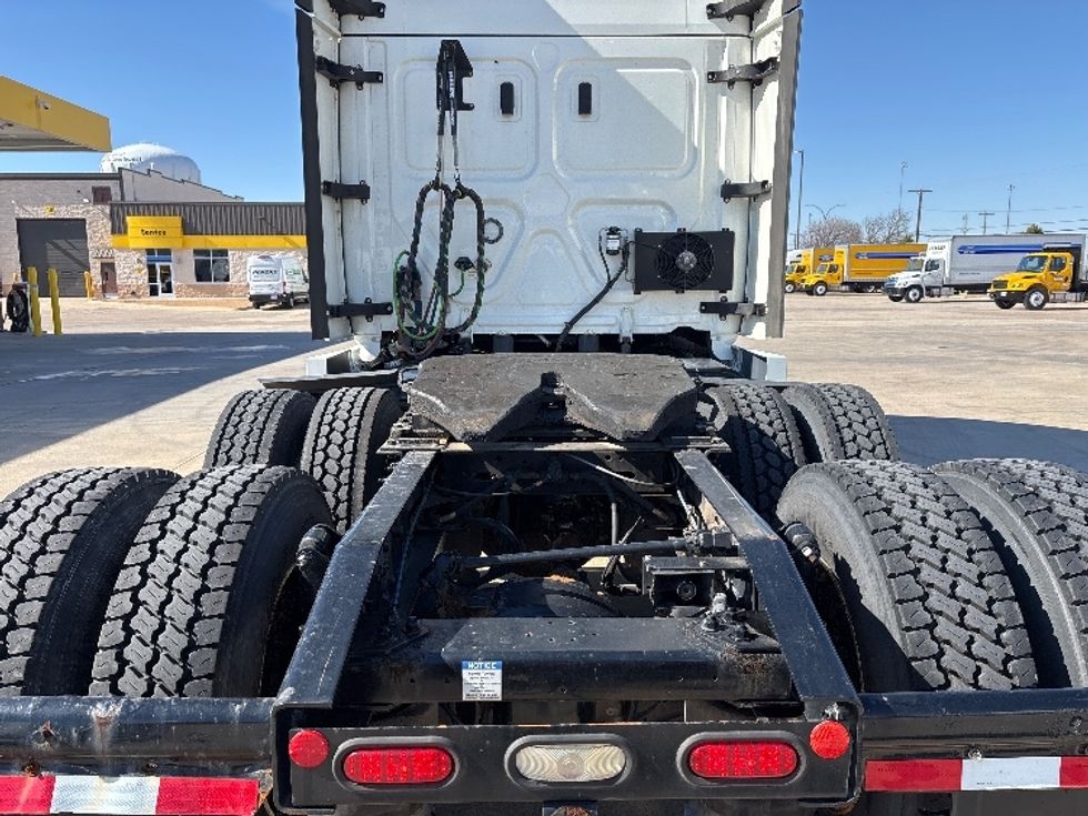 Sleeper Tractor-Heavy Duty Tractors-Freightliner-2022-T12664ST-Arlington-TX-444,239\n\t\tmiles-$ 78,250 - Image 6