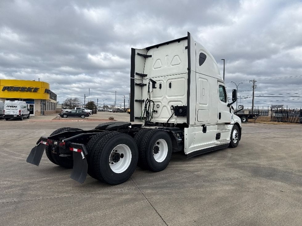 Sleeper Tractor-Heavy Duty Tractors-Freightliner-2022-T12664ST-Arlington-TX-444,239\n\t\tmiles-$ 78,250 - Image 7