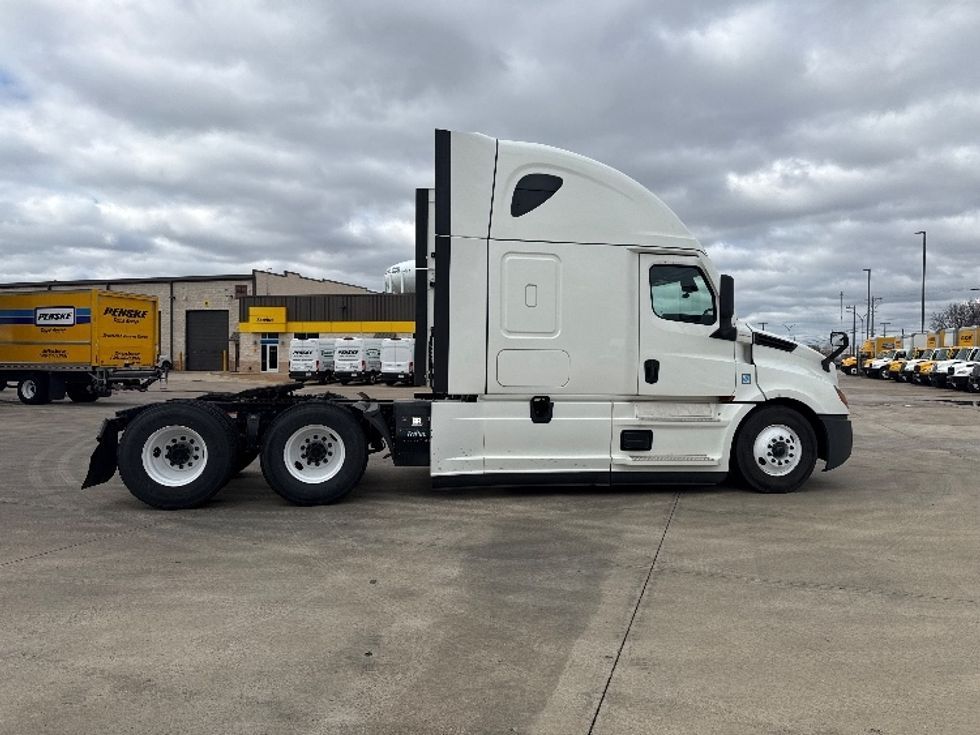 Sleeper Tractor-Heavy Duty Tractors-Freightliner-2022-T12664ST-Arlington-TX-444,239\n\t\tmiles-$ 78,250 - Image 8