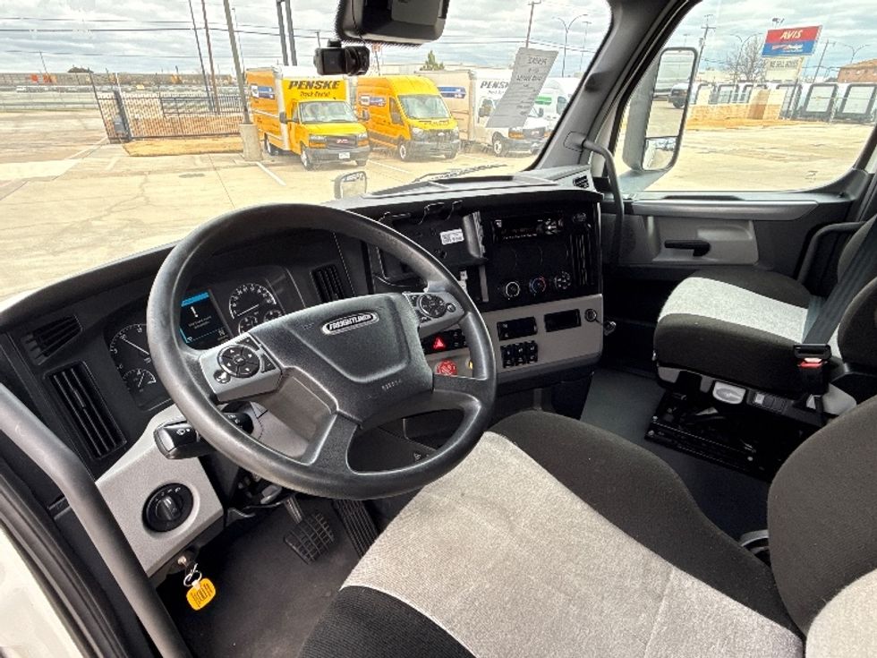 Sleeper Tractor-Heavy Duty Tractors-Freightliner-2022-T12664ST-Arlington-TX-444,239\n\t\tmiles-$ 78,250 - Image 9