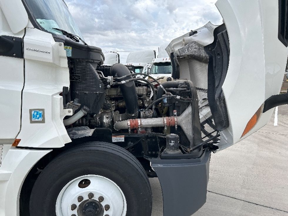 Sleeper Tractor-Heavy Duty Tractors-Freightliner-2022-T12664ST-Arlington-TX-447,514\n\t\tmiles-$ 77,750 - Image 19