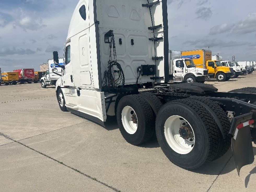 Sleeper Tractor-Heavy Duty Tractors-Freightliner-2022-T12664ST-Arlington-TX-447,514\n\t\tmiles-$ 77,750 - Image 5