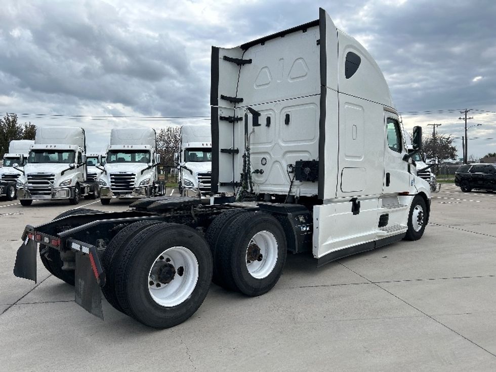 Sleeper Tractor-Heavy Duty Tractors-Freightliner-2022-T12664ST-Arlington-TX-447,514\n\t\tmiles-$ 77,750 - Image 7