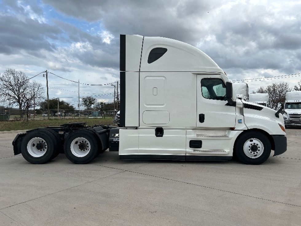 Sleeper Tractor-Heavy Duty Tractors-Freightliner-2022-T12664ST-Arlington-TX-447,514\n\t\tmiles-$ 77,750 - Image 8