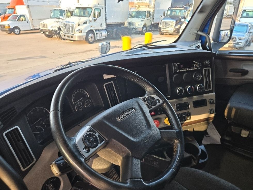 Sleeper Tractor-Heavy Duty Tractors-Freightliner-2022-T12664ST-Arlington-TX-461,891\n\t\tmiles-$ 81,500 - Image 10