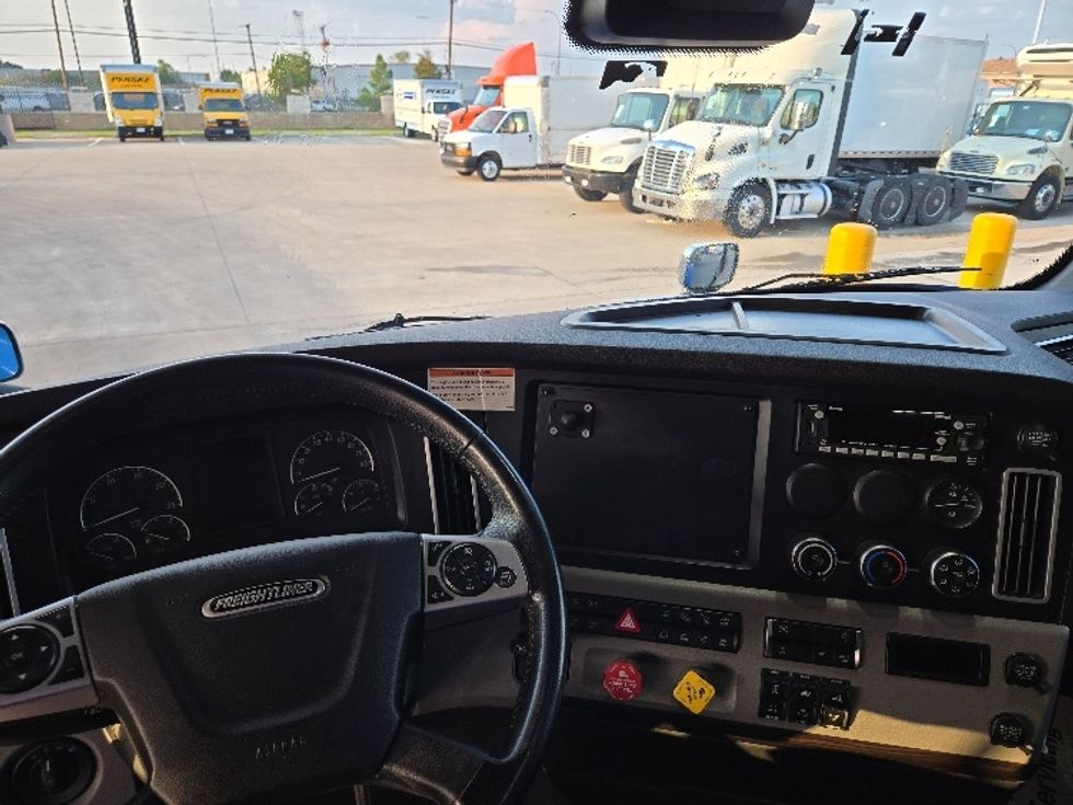 Sleeper Tractor-Heavy Duty Tractors-Freightliner-2022-T12664ST-Arlington-TX-461,891\n\t\tmiles-$ 81,500 - Image 11