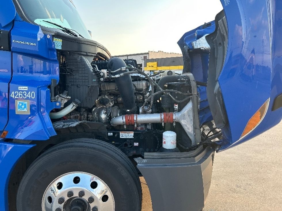 Sleeper Tractor-Heavy Duty Tractors-Freightliner-2022-T12664ST-Arlington-TX-461,891\n\t\tmiles-$ 81,500 - Image 19