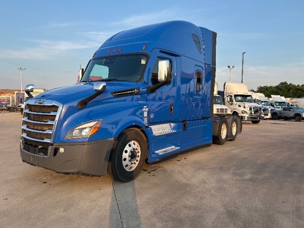 Sleeper Tractor-Heavy Duty Tractors-Freightliner-2022-T12664ST-Arlington-TX-461,891\n\t\tmiles-$ 81,500 - Image 3